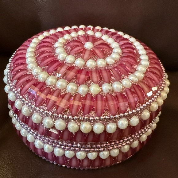 Accessories - Gorgeous pink and white beaded case. Use as decoration or for favorite jewelry.